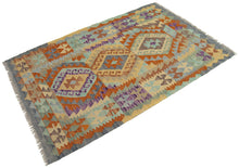 Carica l'immagine nel visualizzatore di Gallery, 133x86 CM Autentio kilim originale fatto a mano Stile classico Facile da pulire
