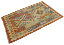 Carica l'immagine nel visualizzatore di Gallery, 128x80 CM Autentio kilim originale fatto a mano Stile classico Facile da pulire
