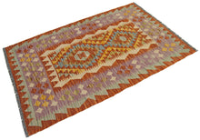 Carica l'immagine nel visualizzatore di Gallery, 128x82 CM Autentio kilim originale fatto a mano Stile classico Facile da pulire
