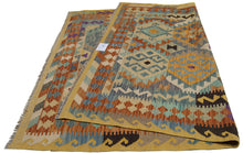 Carica l'immagine nel visualizzatore di Gallery, 198x155 CM Autentio kilim originale fatto a mano Stile classico Facile da pulire
