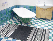 Carica l'immagine nel visualizzatore di Gallery, Kilim Lory tribal 100% Cotone, indiano, fatto a mano 170x120 cm
