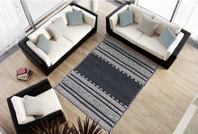 Load image into Gallery viewer, Kilim Lory tribal 100% Cotone, indiano, fatto a mano 170x120 cm
