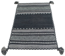 Load image into Gallery viewer, Kilim Lory tribal 100% Cotone, indiano, fatto a mano 130x65 cm
