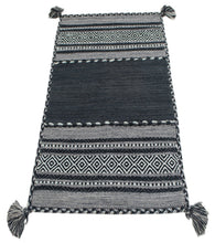 Carica l'immagine nel visualizzatore di Gallery, Kilim Lory tribal 100% Cotone, indiano, fatto a mano 170x120 cm
