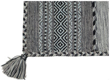Lade das Bild in den Galerie-Viewer, Kilim Lory tribal 100% Cotone, indiano, fatto a mano 200x140 cm
