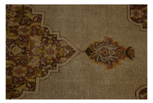 Load image into Gallery viewer, 175x120 CM Authentic original hand knotted carpet 
