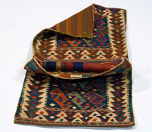 Carica l'immagine nel visualizzatore di Gallery, Autentik Kilim Kelem Original Hand Made Classic STYL - 108x50 CM
