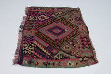 Carica l'immagine nel visualizzatore di Gallery, Original Afgano / Pakistan Hand Made Rustic Kilim / Cicim CM 90x60
