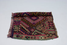 Carica l'immagine nel visualizzatore di Gallery, Original Afgano / Pakistan Hand Made Rustic Kilim / Cicim CM 90x60
