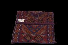 Lade das Bild in den Galerie-Viewer, Authentic original hand knotted Kilim / kelem / Cicim 77x55 CM
