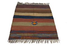 Carica l'immagine nel visualizzatore di Gallery, Original Hand Made Rustic Kilim / Cicim CM 85x65
