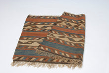 Lade das Bild in den Galerie-Viewer, Original Hand Made Rustic Kilim / Cicim CM 115x80
