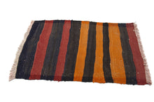 Lade das Bild in den Galerie-Viewer, Original Hand Made Rustic Kilim / Cicim CM 100x70
