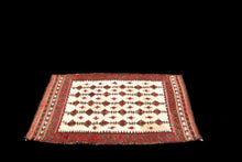 Lade das Bild in den Galerie-Viewer, Original Hand Made Rustic Kilim / Cicim 125x93 CM
