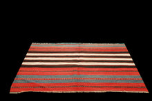 Carica l&#39;immagine nel visualizzatore di Gallery, Original Hand Made Rustic Kilim / Cicim 160x113 CM
