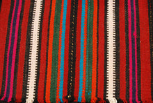 Lade das Bild in den Galerie-Viewer, Original Hand Made Rustic Kilim / Cicim 135x103 CM
