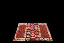 Lade das Bild in den Galerie-Viewer, Original Hand Made Rustic Kilim / Cicim 115x100 CM
