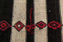 Carica l'immagine nel visualizzatore di Gallery, Original Hand Made Rustic Kilim / Cicim 180x125 CM
