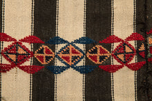 Carica l'immagine nel visualizzatore di Gallery, Original Hand Made Rustic Kilim / Cicim 170x165 CM

