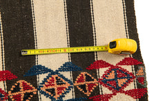 Lade das Bild in den Galerie-Viewer, Original Hand Made Rustic Kilim / Cicim 170x165 CM
