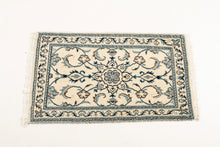 Carica l'immagine nel visualizzatore di Gallery, Authentic original hand knotted carpet 90x60 CM
