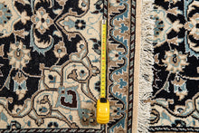 Lade das Bild in den Galerie-Viewer, Authentic original hand knotted carpet 138x72 CM
