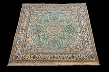 Lade das Bild in den Galerie-Viewer, 210x195 CM Authentic original hand knotted carpet 
