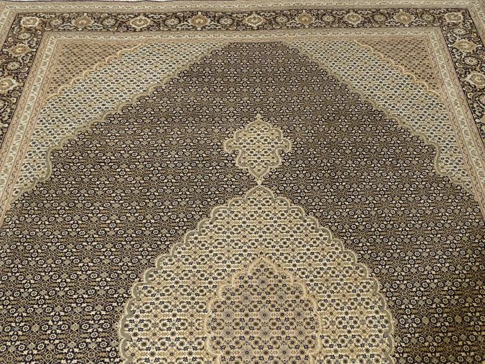 Authentic original hand knotted carpet 310x205 CM