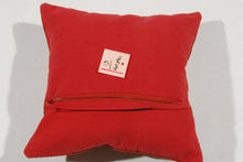 Lade das Bild in den Galerie-Viewer, Pillow Original Authentic Hand Made 40x40 CM
