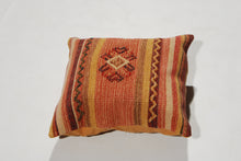 Lade das Bild in den Galerie-Viewer, Pillow Original Authentic Hand Made 40x40 CM
