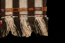 Carica l&#39;immagine nel visualizzatore di Gallery, Authentic original hand knotted carpet 170x130 CM
