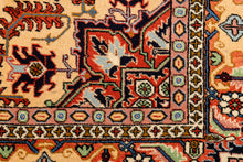 Lade das Bild in den Galerie-Viewer, Authentic original hand knotted carpet 202x196 CM
