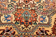 Lade das Bild in den Galerie-Viewer, Authentic original hand knotted carpet 202x196 CM
