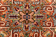 Lade das Bild in den Galerie-Viewer, Authentic original hand knotted carpet 202x196 CM
