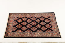 Carica l&#39;immagine nel visualizzatore di Gallery, Authentic original hand knotted carpet 207x131 CM
