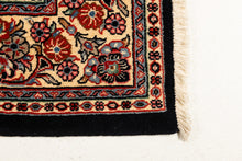 Lade das Bild in den Galerie-Viewer, Authentic original hand knotted carpet 207x131 CM
