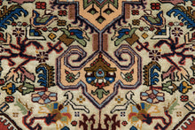 Carica l'immagine nel visualizzatore di Gallery, Authentic original hand knotted carpet 195x137 CM
