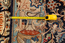 Carica l'immagine nel visualizzatore di Gallery, Authentic original hand knotted carpet 146x100 CM
