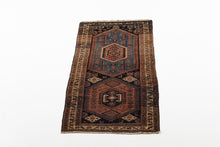 Lade das Bild in den Galerie-Viewer, Authentic original hand knotted carpet 216x103 CM
