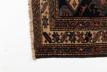 Lade das Bild in den Galerie-Viewer, Authentic original hand knotted carpet 216x103 CM
