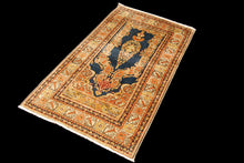 Carica l&#39;immagine nel visualizzatore di Gallery, Tappeto Carpet Tapis Teppich Alfombra Rug Tapiet 145x82 CM 
