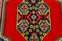 Lade das Bild in den Galerie-Viewer, Original Authentic Hand Made Carpet 90x67 CM
