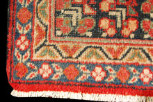 Lade das Bild in den Galerie-Viewer, Vintage Authentic original hand knotted carpet 320x216 CM
