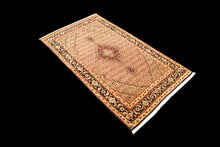 Carica l&#39;immagine nel visualizzatore di Gallery, Original Hand Made Carpets Tapis Teppich 165x97
