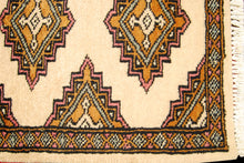 Carica l'immagine nel visualizzatore di Gallery, Kashmir Wool Carpet CM 60x45 Pakistan Rugs
