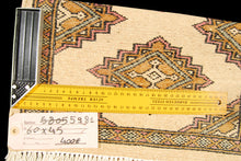 Carica l'immagine nel visualizzatore di Gallery, Kashmir Wool Carpet CM 60x45 Pakistan Rugs
