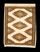 Lade das Bild in den Galerie-Viewer, Kashmir Wool Carpet CM 60x45 Pakistan Rugs
