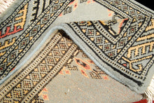 Lade das Bild in den Galerie-Viewer, Kashmir Wool Carpet CM 60x45 Pakistan Rugs
