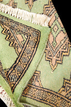 Lade das Bild in den Galerie-Viewer, Kashmir Wool Carpet CM 60x45 Pakistan Rugs
