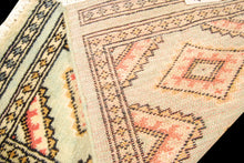 Carica l'immagine nel visualizzatore di Gallery, Kashmir Wool Carpet CM 60x34 Pakistan Rugs
